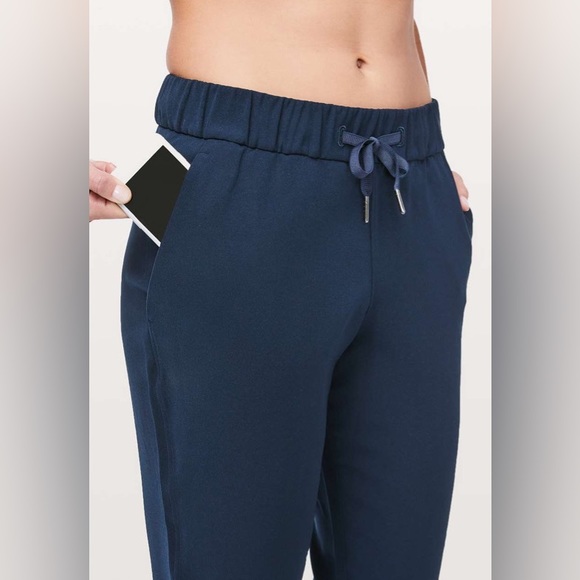 Lululemon on the Fly mid rise cropped pants sz 2 - Picture 2 of 3